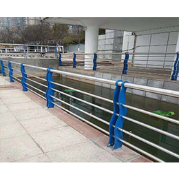 不锈钢防撞护栏价格-不锈钢防撞护栏-融创不锈钢复合管护栏