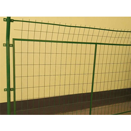 超兴铁丝防护网-长春护栏网-绿色圈地护栏网